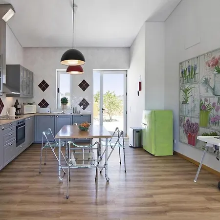 Country By Salgados * Pêra