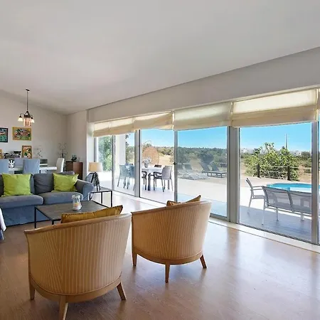 Country By Salgados * Pêra